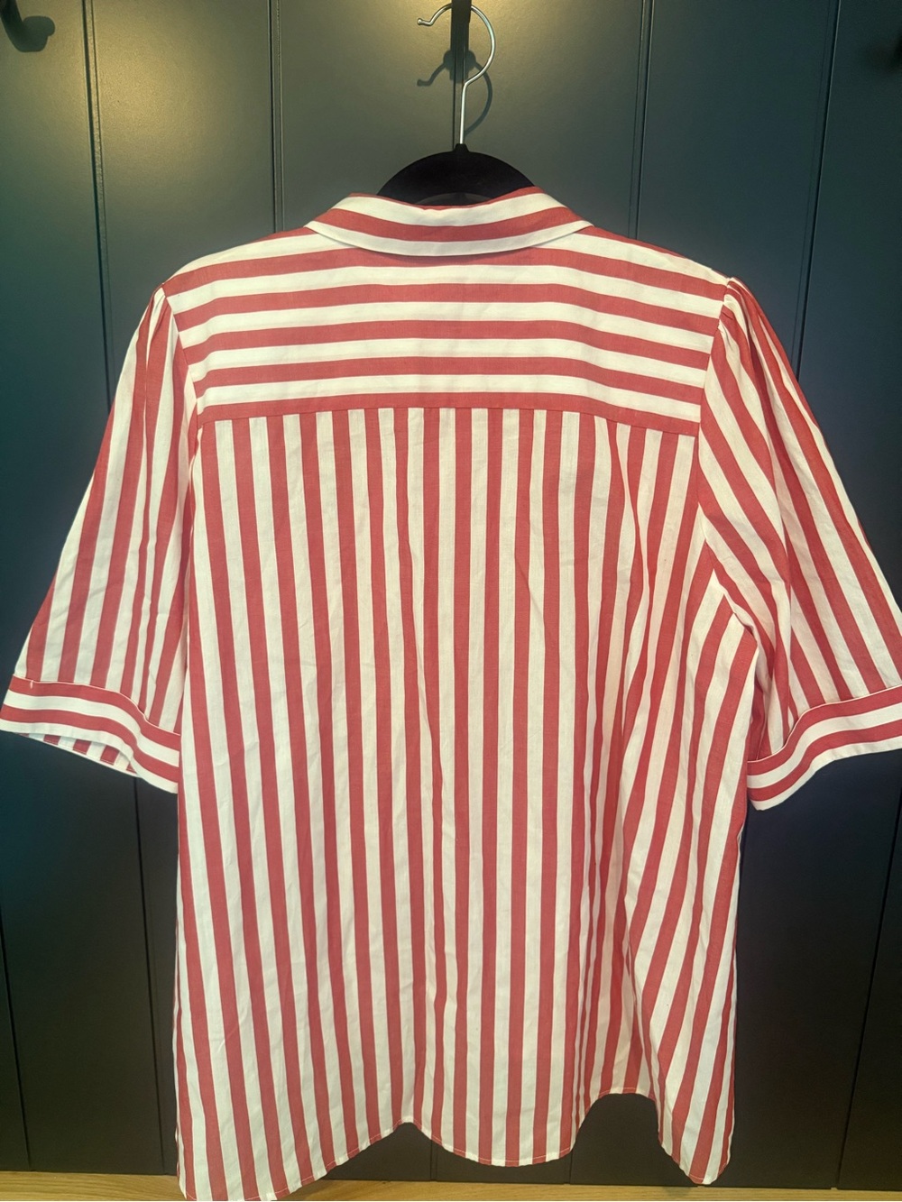 🐘 NEW Disney Embroidered Dumbo Red White Striped Short-Sleeve Buttondown Shirt - Picture 6 of 11
